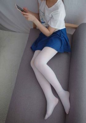 欧美金黄色长发美女_免费观看高清版