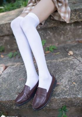 我和三个穿ck的美女_无删减在线播放