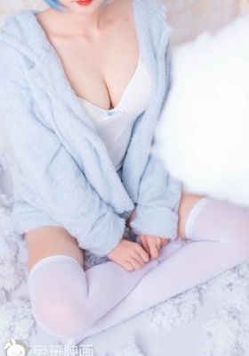 欧美男朋友西服街拍_超清电影完整版在线观看